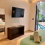 Central Playa Del Carmen Master Suite With Rooftop Pool And Gym Wifi Free Parking Near Beach