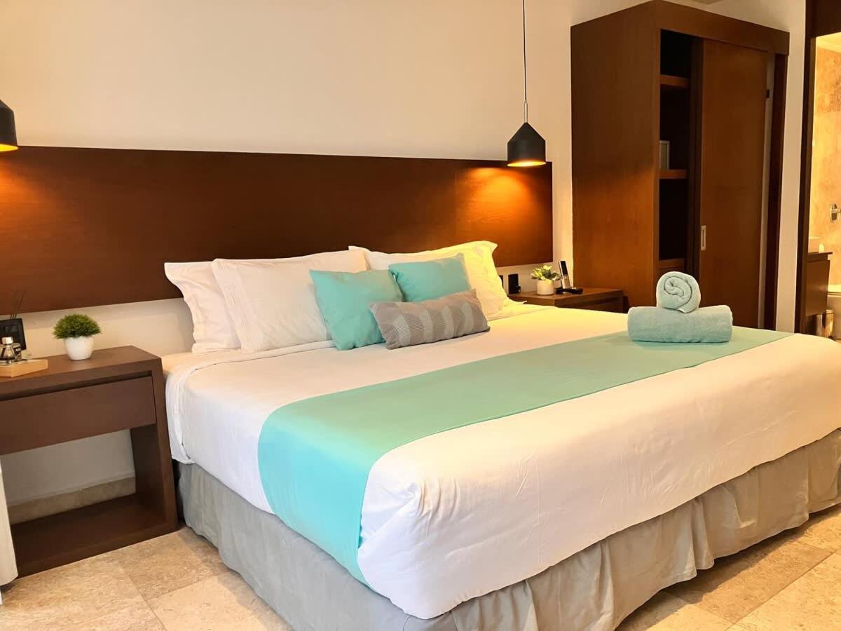 Master With Rooftop Pool And Gym Wifi Free Parking Near Apartamento Playa del Carmen